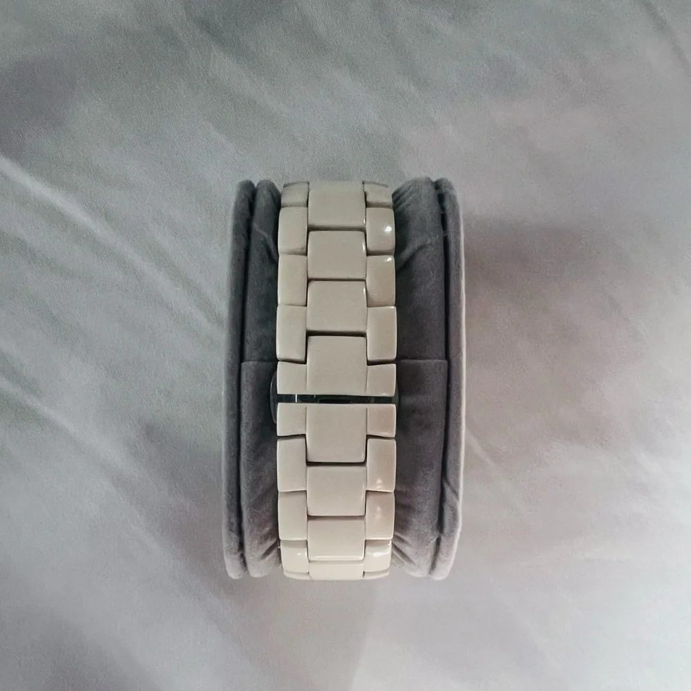 Michael Kors Silver and White Chronograph Watch - Picture 2 of 4